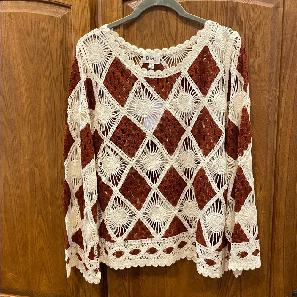 FINAL PRICE DROP NWT BiBi Crochet Top with Cream and Brown Accents size small - Picture 2 of 6